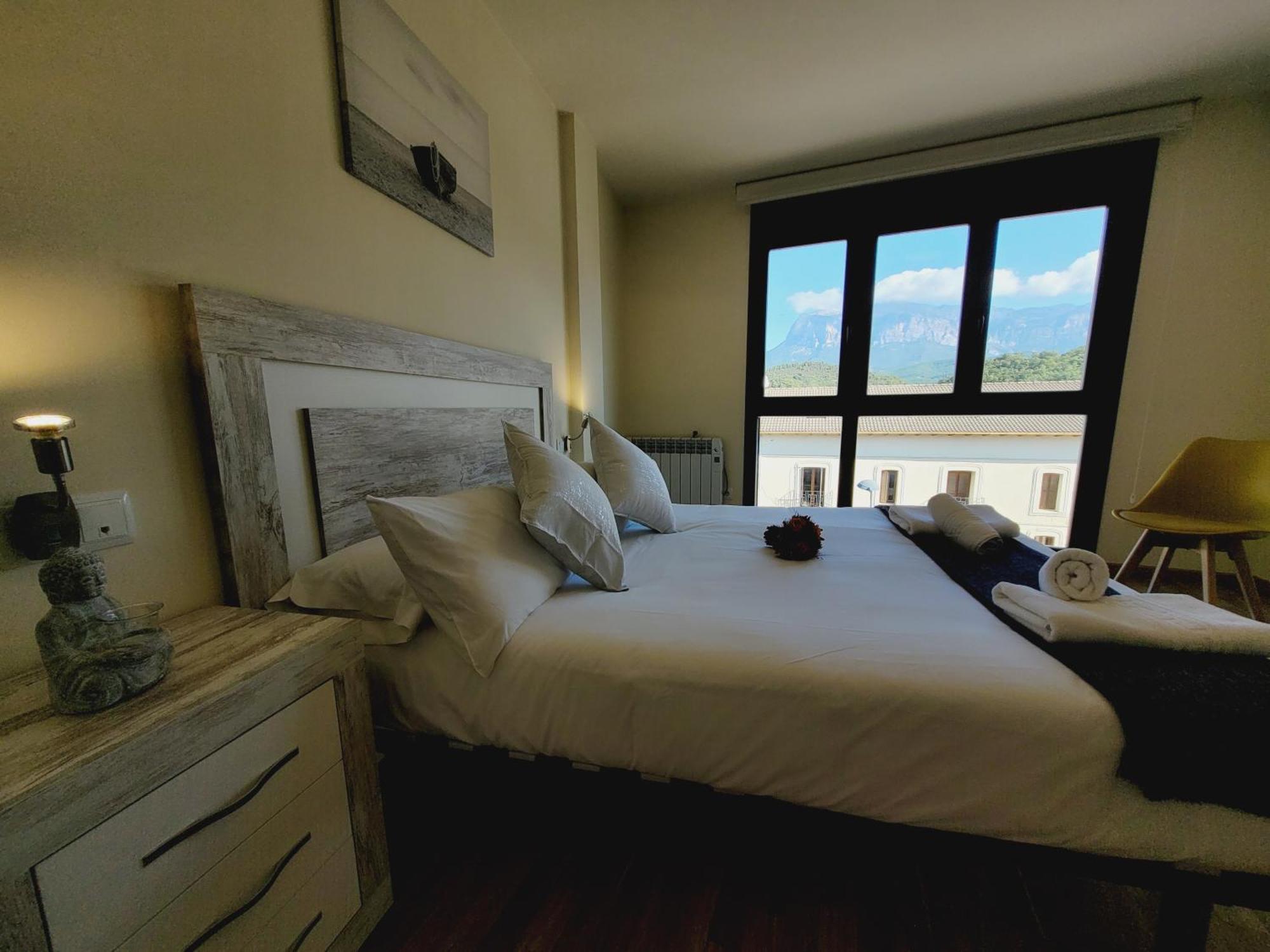 Guest House Ainsa Pirineos Ruang foto